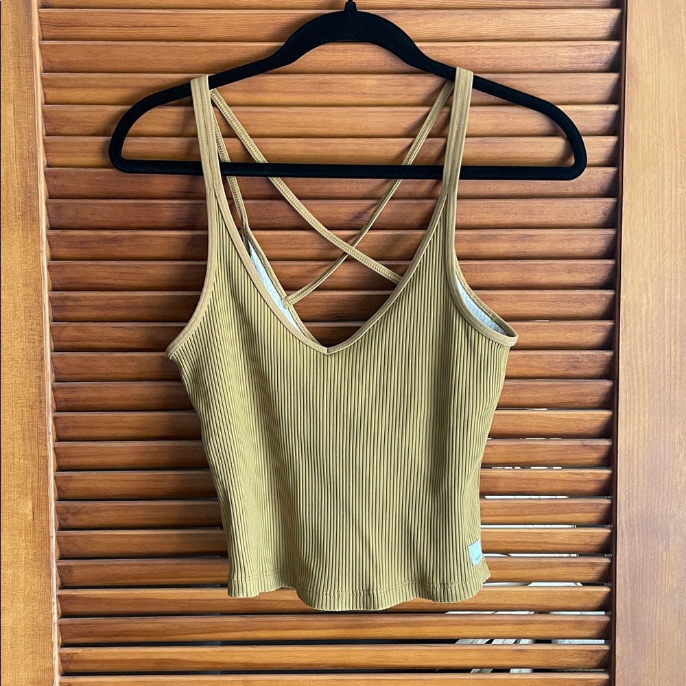 Vuori Gold Crop
